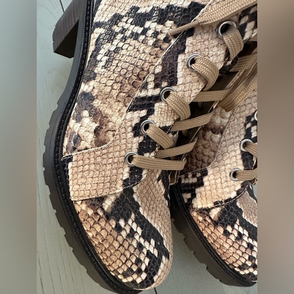 Vince Camuto Women’s Leather Lace-Up Ankle Boots Sz 8- Gaviana-Snakeskin - Picture 11 of 12